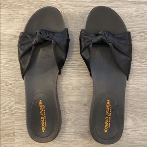 Donald J Pliner Black Mules